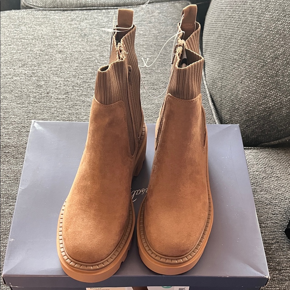 Universal Brown Suede Ankle Boots